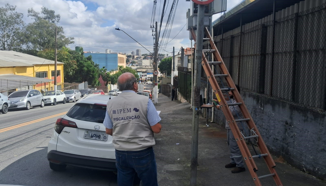 Em Diadema, Ipem-SP verifica radares nas avenidas Doutor Ulysses Guimarães e Dona Ruyce Ferraz Alvim